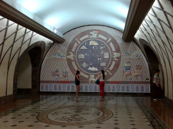 Almatské metro, výzdoba - Almaty, Kazachstán