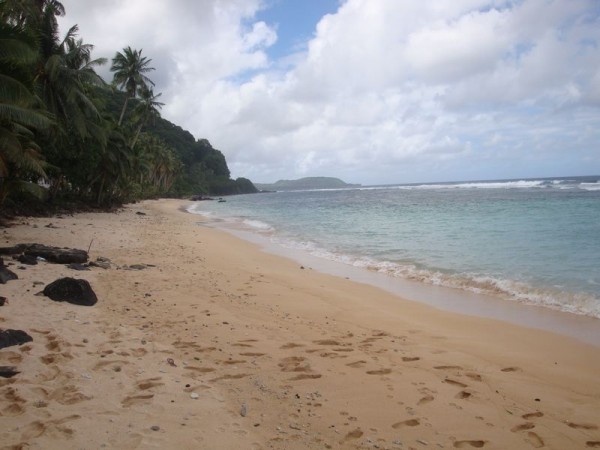 Pláž ve Failolo - Americká Samoa