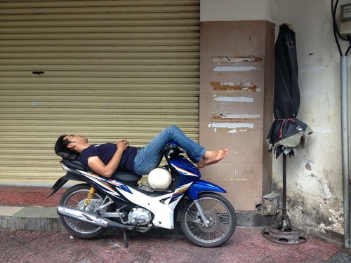 Spící motorkář - Vietnam