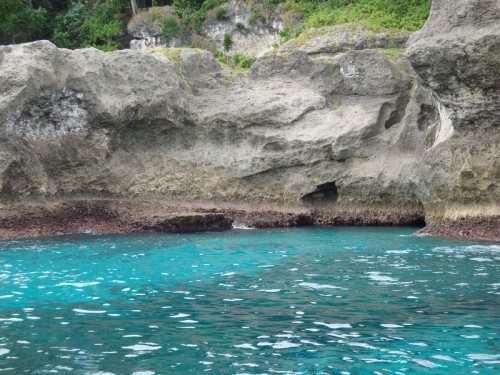 Vanuatu - vstup do Modré jeskyně