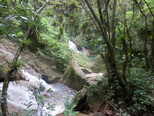 Vodopády v národním parku, Kuba