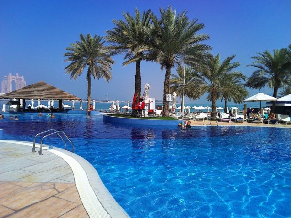 U bazénu - Abu Zabí-Abu Dhabi, Spojené arabské emiráty