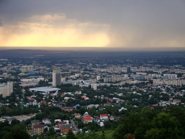 Bouřka nad Almaty - Kok Tobe, Kazachstán