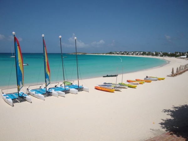Maundays Bay, pohled na pláž - Anguilla, Karibik