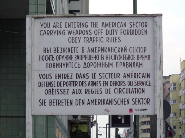 Check Point Charlie - Berlín, Německo