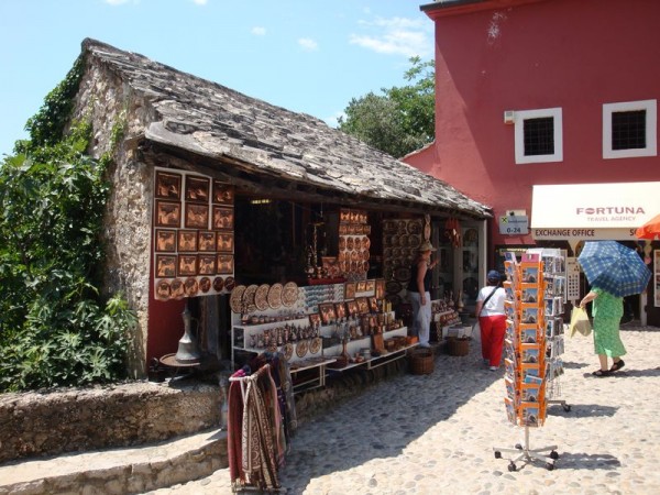 Mostar, obchod se suvenýry - Bosna a Hercegovina