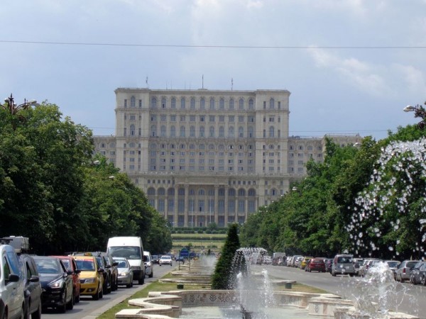 Parlament, fontány - Bukurešť, Rumunsko