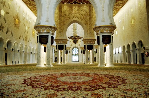 Koberec ve Velké mešitě šejka Zayeda
