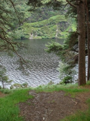 Poustevna svatého Kevina, jezero - Gleann Dá Loch, Irsko