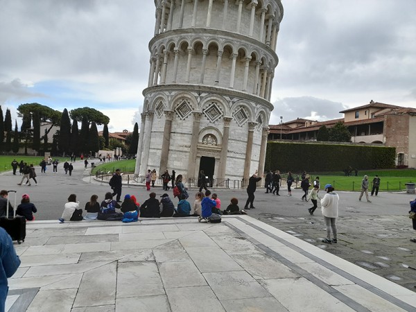 Šikmá věž, základna - Pisa, Itálie