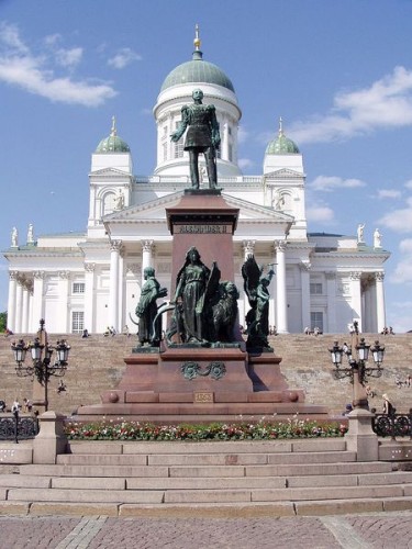 Před evangelickou katedrálou - Helsinky, Finsko