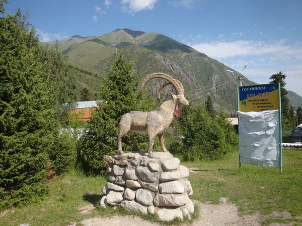 Ala Arča, socha kozorožce - Kyrgyzstán