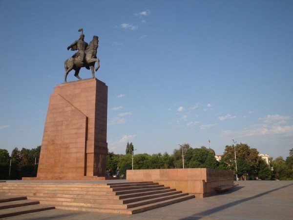 Náměstí Ala Too, jezdecká socha - Kyrgyzstán