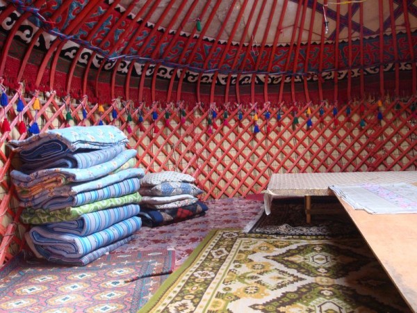 V jurtě - Kyrgyzstán
