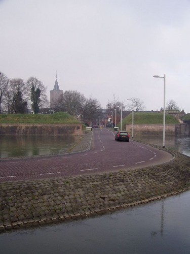 Naarden - vjezd do města, břeh, Nizozemsko