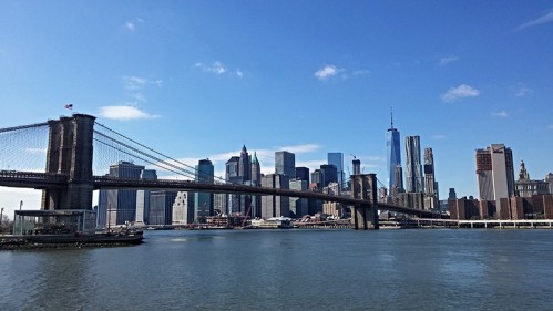 Brooklynský most a panorama Manhattanu