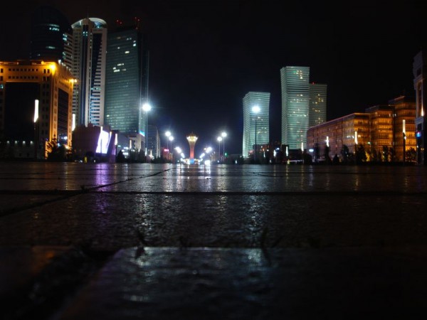 Bulvár Nuržol večer - Nur-Sultan, Kazachstán