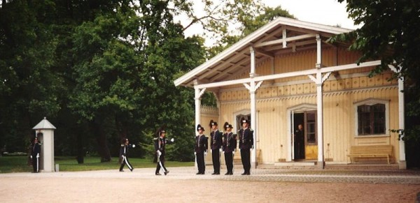 Garda u Královského paláce - Oslo, Norsko