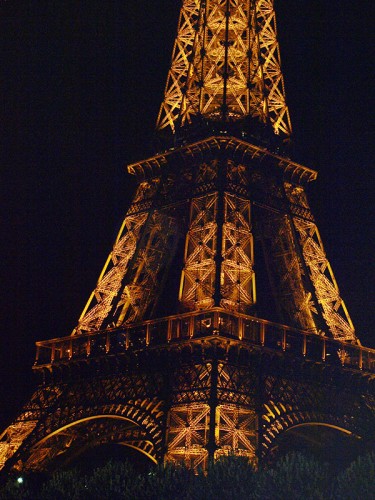 Osvětlená Eiffelova věž, Paříž