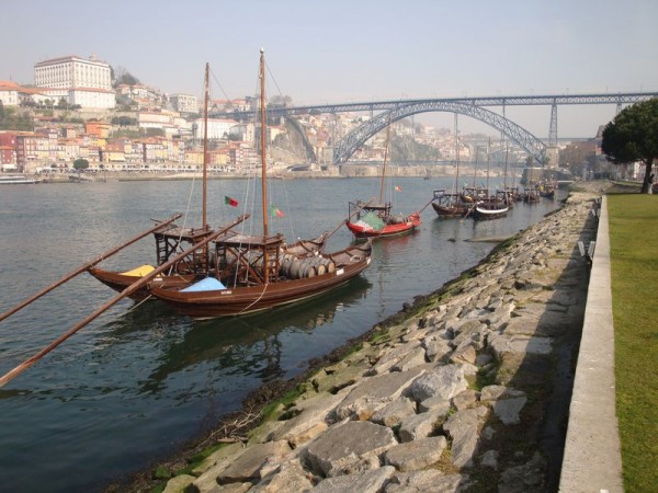 Most Dom Luiz I, lodě - Porto, Portugalsko