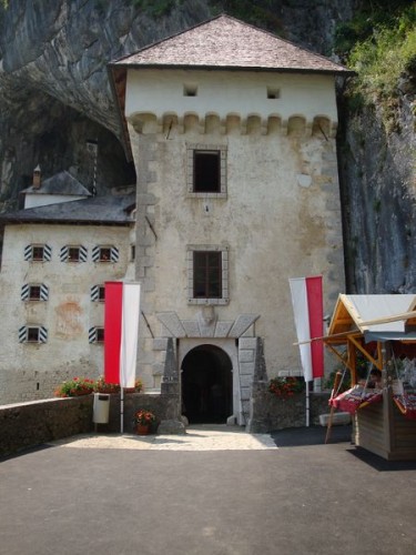 Predjamský hrad, vstup - Slovinsko