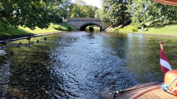 Na městském kanále - Riga, Lotyšsko