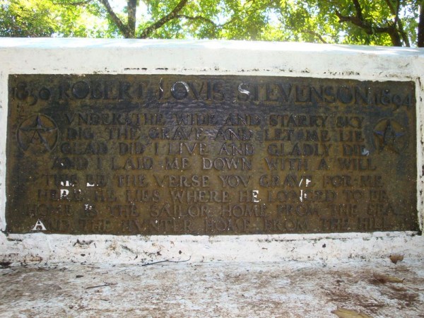Hrobka Roberta Louise Stevensona, nápis - Samoa