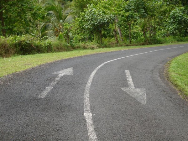 Šipky na silnici - Samoa, Polynésie