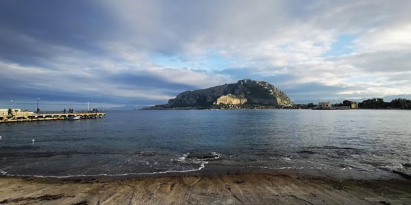 Pláž Mondello u Palerma - Sicílie, Itálie
