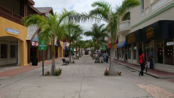 Port Zante obchody - Svatý Kryštof a Nevis, karibské ostrovy