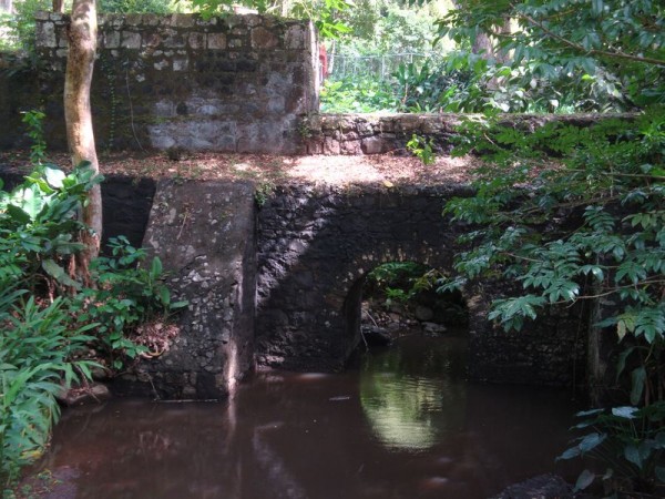 U vodopádu - Svatý Vincenc, Karibik