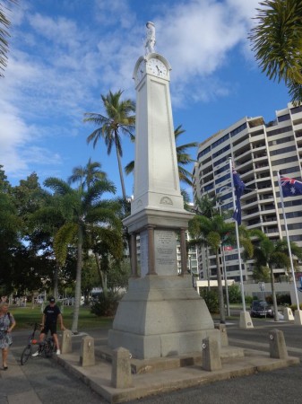 Pomník na promenádě, Cairns - Austrálie