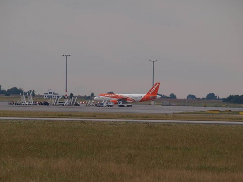 letadlo easyjet na ruzyni