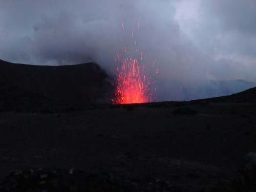 Vanuatu - Mt. Yasur, za tmy